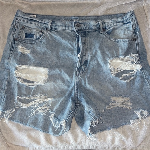 AE 90S Boyfriend Shorts With Distressing (No stretch) - Picture 1 of 3